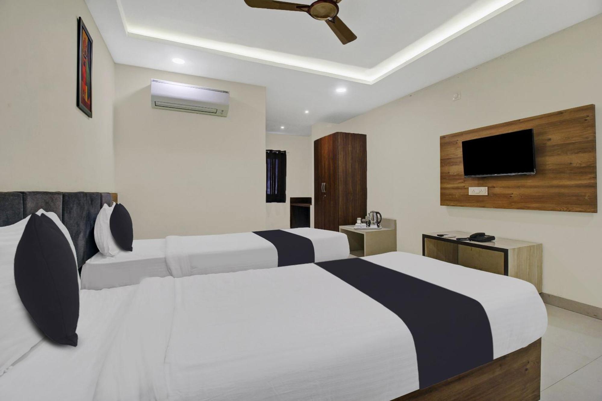 Mancherāl Collection O Hotel Swagath Pride מראה חיצוני תמונה