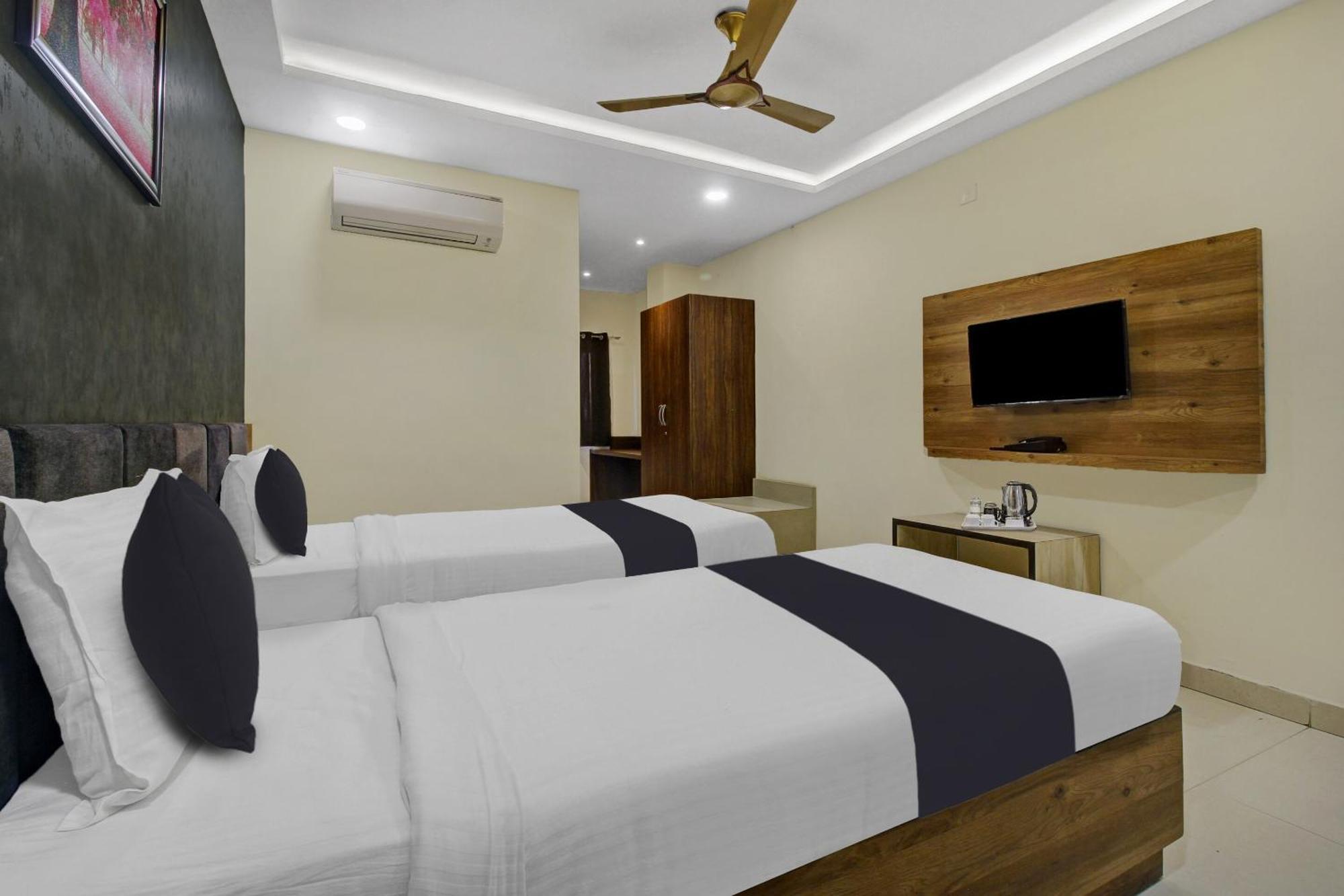 Mancherāl Collection O Hotel Swagath Pride מראה חיצוני תמונה